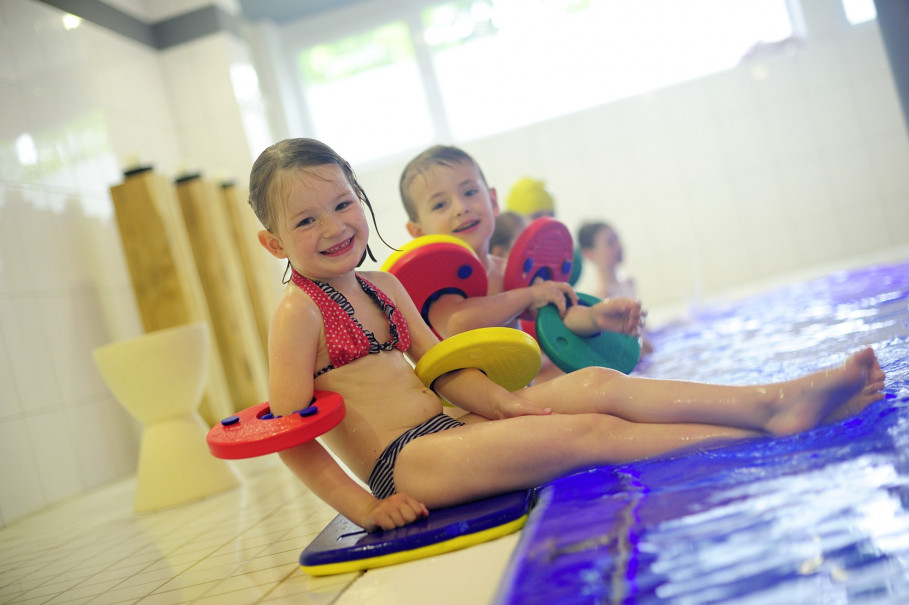 Children thoroughly enjoy swimming lessons at Aqua Vitalis.