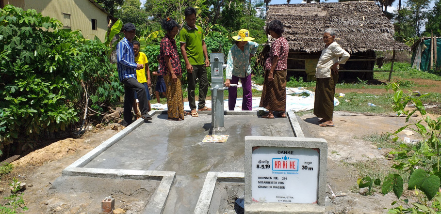 Nouveau puits d&#039;eau potable pour le Cambodge en fonction