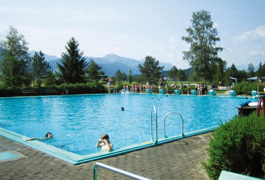 Trauchgau Alpine Swimming Pool - a pool with panorama view