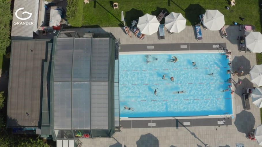 Blu Fit, Bérgamo, IT – piscina concurrida